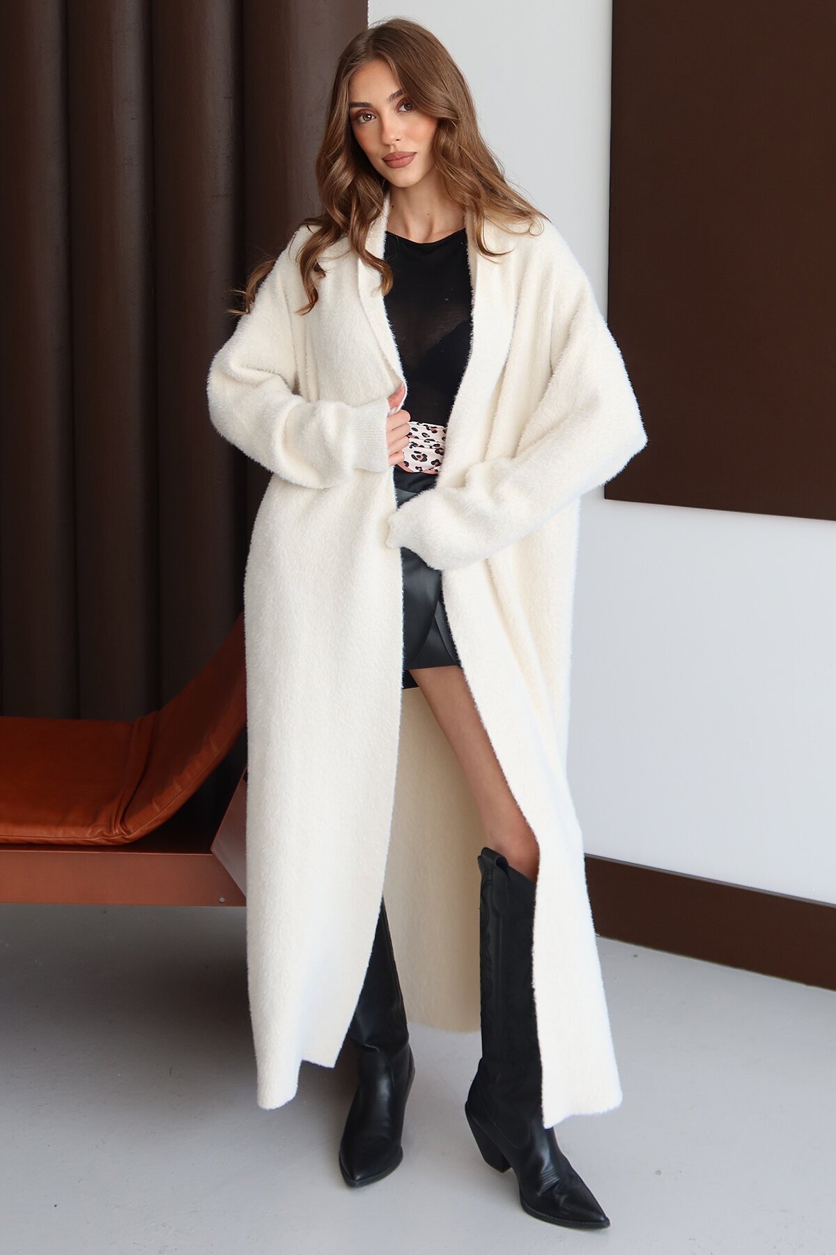 Oversize Cepli Yumuşak Dokulu Salaş Maxi Boy Peluş Uzun Hırka