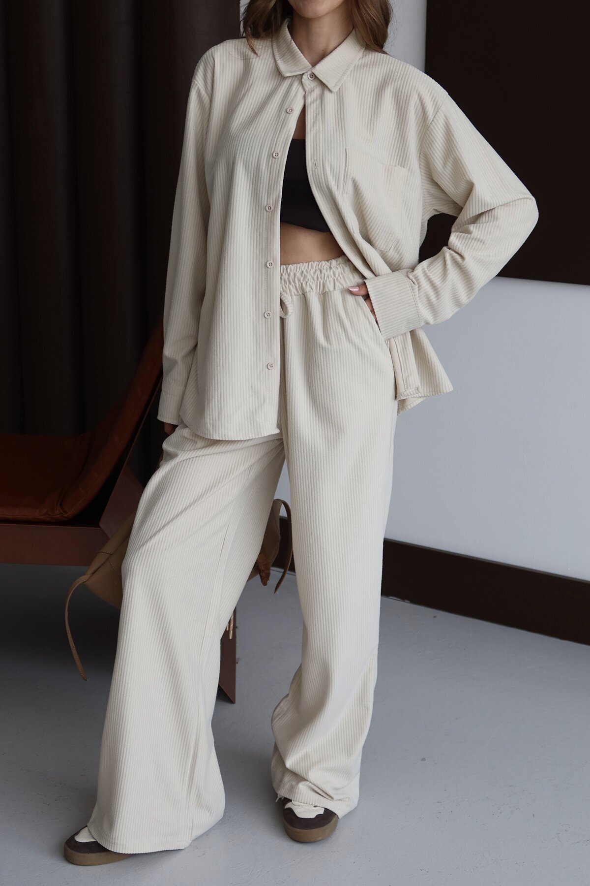 Oversize Düğmeli Cepli Rahat Kesim Dokulu Uzun Kollu Gömlek