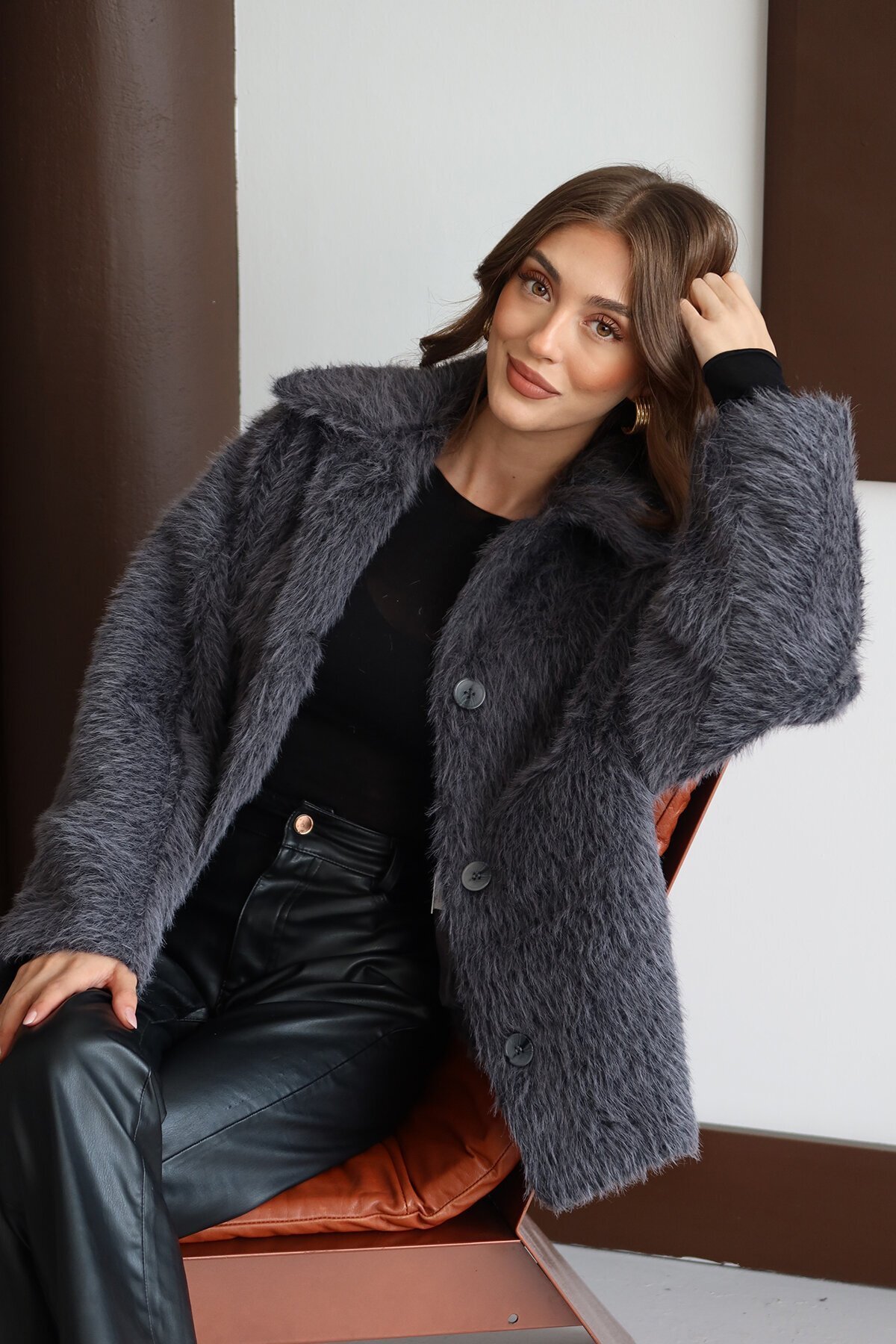 Oversize Geniş Yaka Düğmeli Peluş Dokulu Kısa Kaban