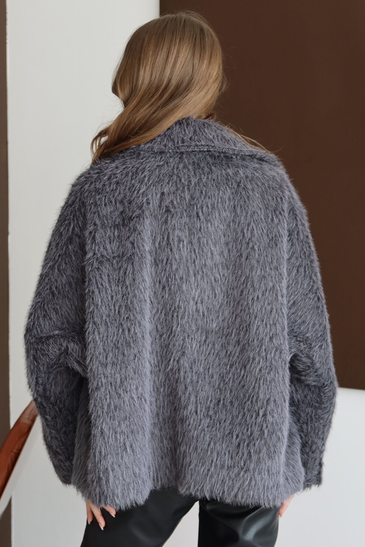 Oversize Geniş Yaka Düğmeli Peluş Dokulu Kısa Kaban