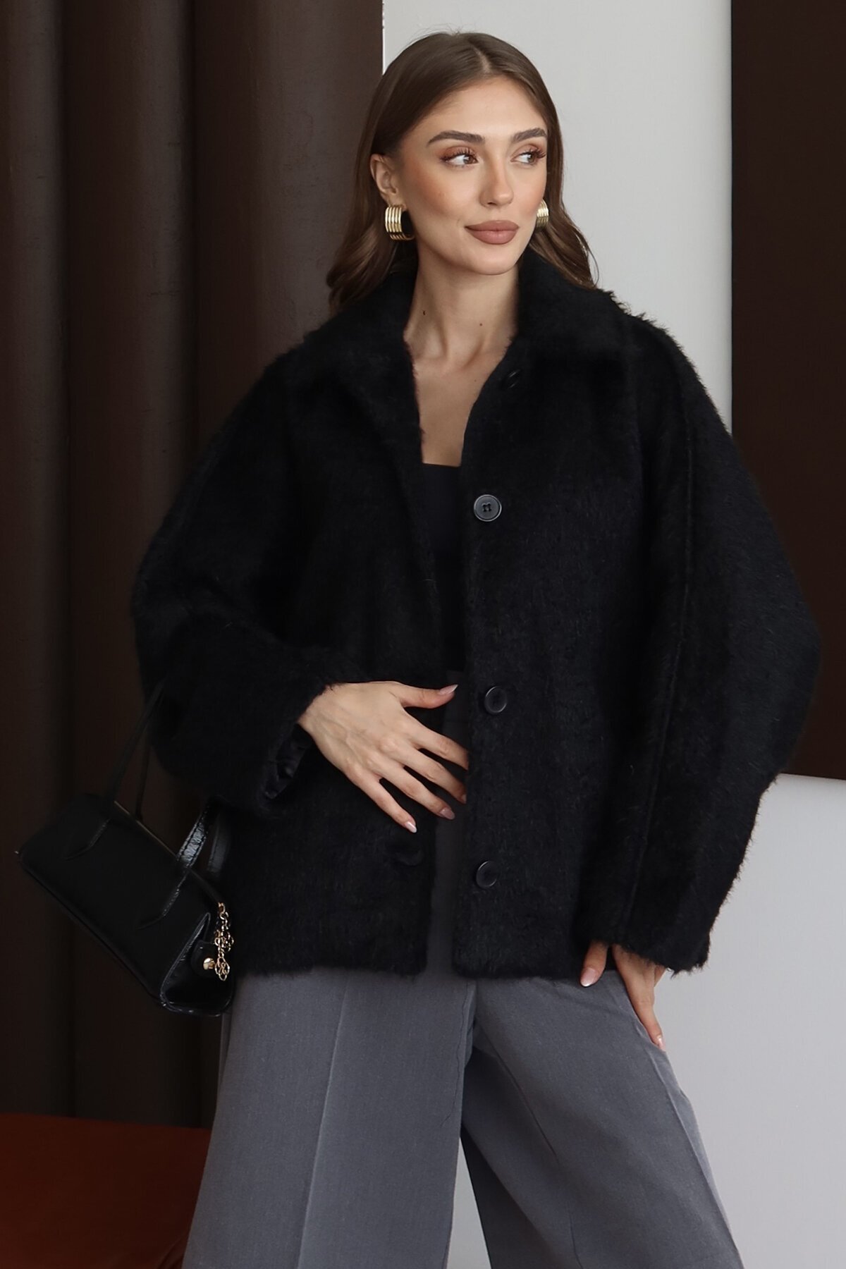 Oversize Geniş Yaka Düğmeli Peluş Dokulu Kısa Kaban