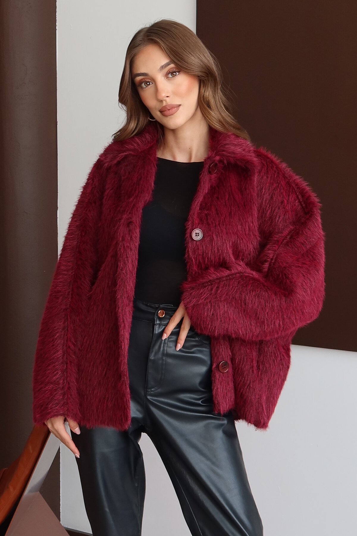 Oversize Geniş Yaka Düğmeli Peluş Dokulu Kısa Kaban