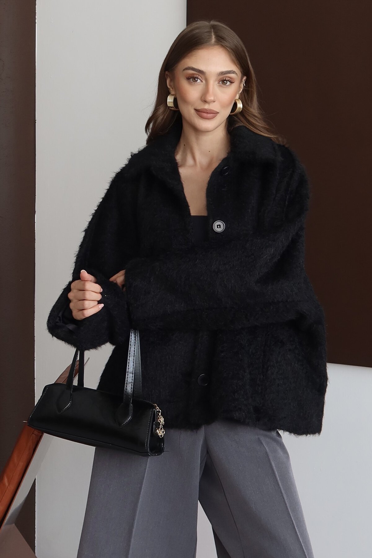 Oversize Geniş Yaka Düğmeli Peluş Dokulu Kısa Kaban