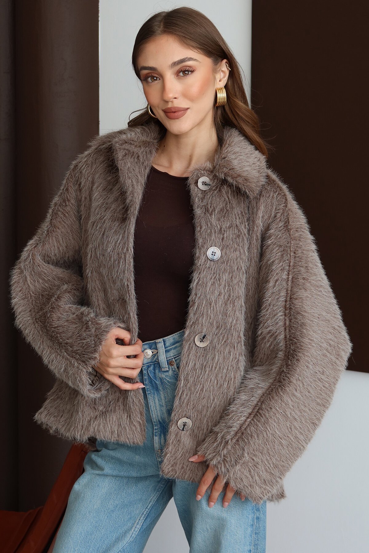 Oversize Geniş Yaka Düğmeli Peluş Dokulu Kısa Kaban