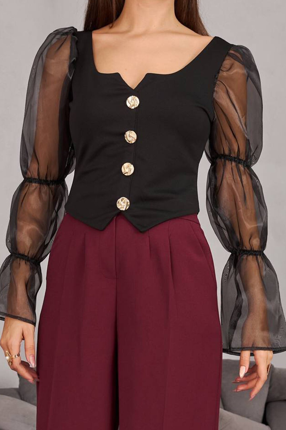 Şifon Kollu Düğmeli Kare Yaka Bluz