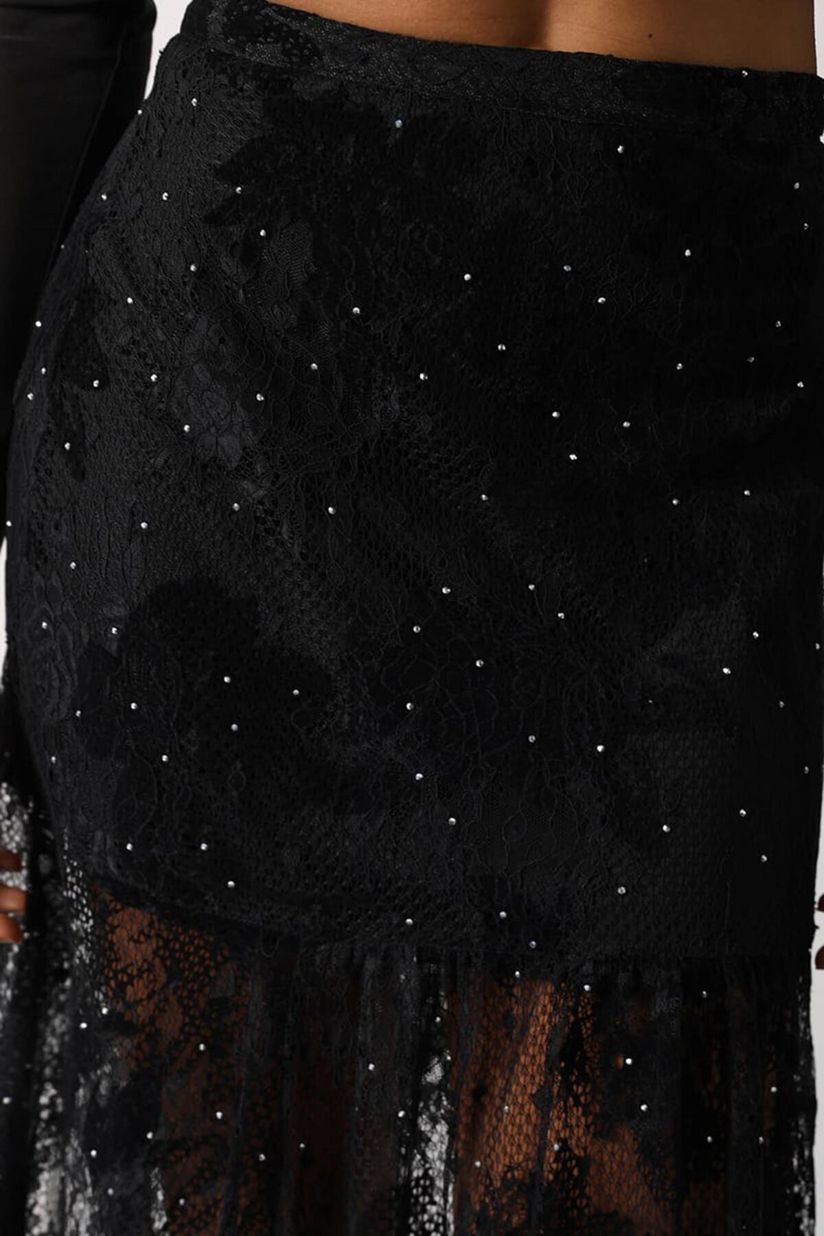 Taş İşlemeli Asimetrik Kesim Dantelli Etek