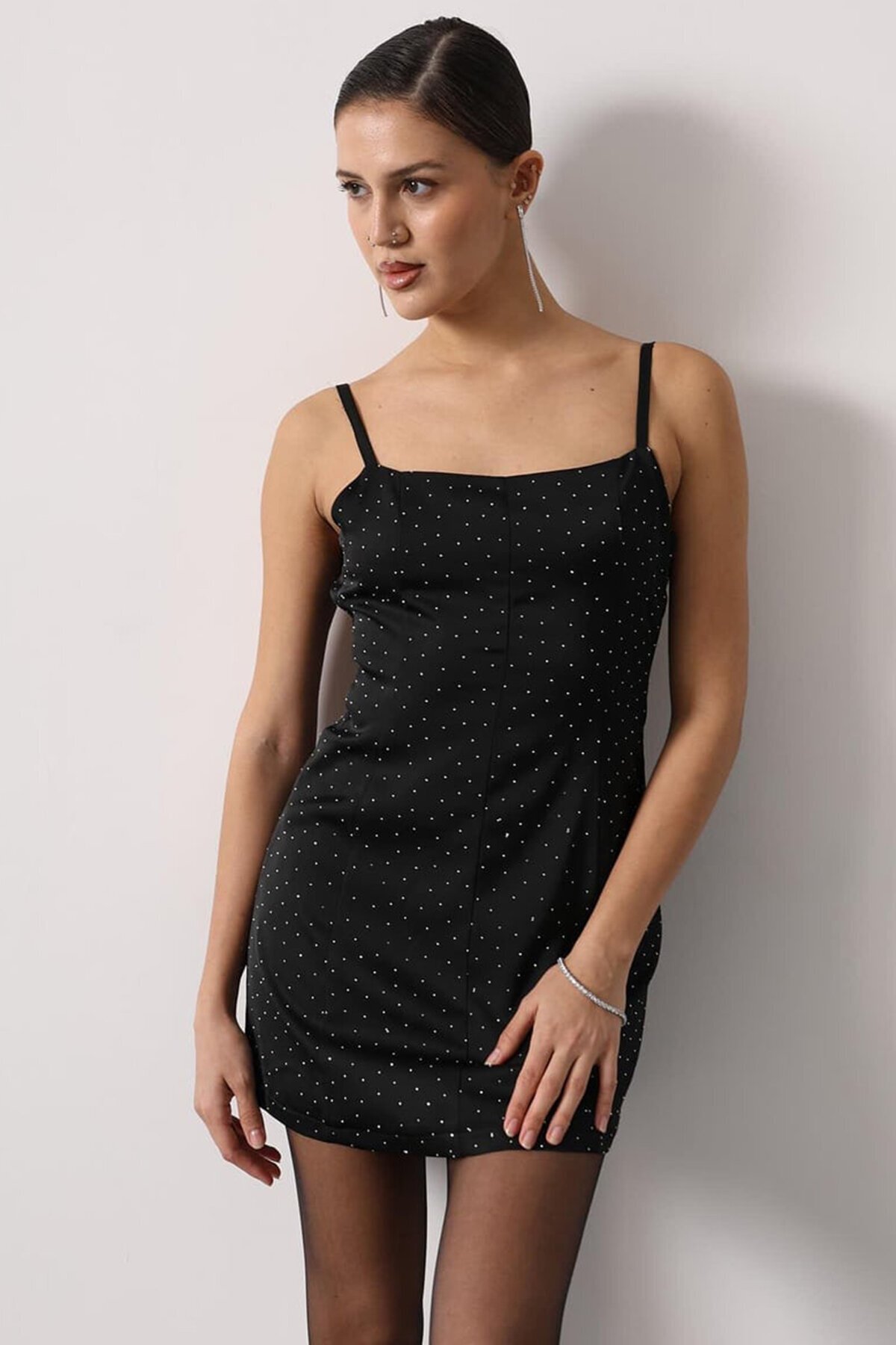 Taşlı İp Askılı Sırt Dekolteli Mini Boy Saten Elbise