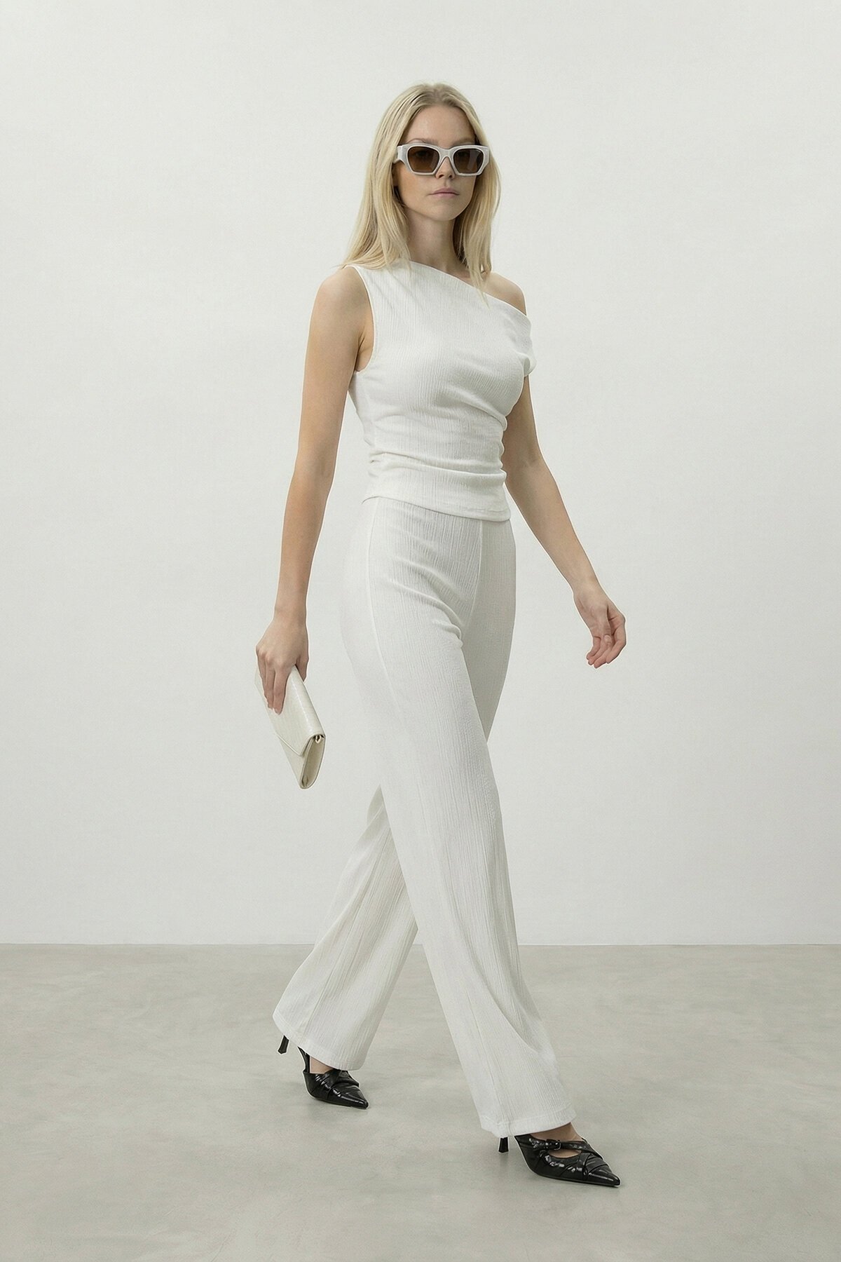 Tek Omuz Düz Kesim Bluz Ve Pantolon Takım