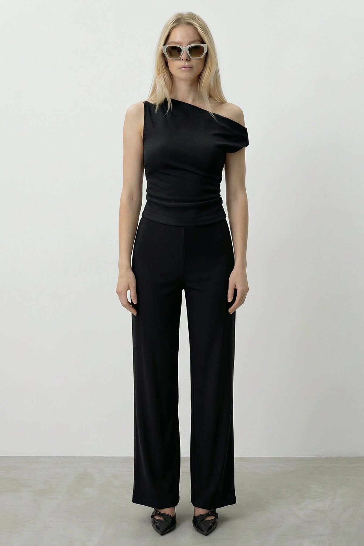 Tek Omuz Düz Kesim Bluz Ve Pantolon Takım