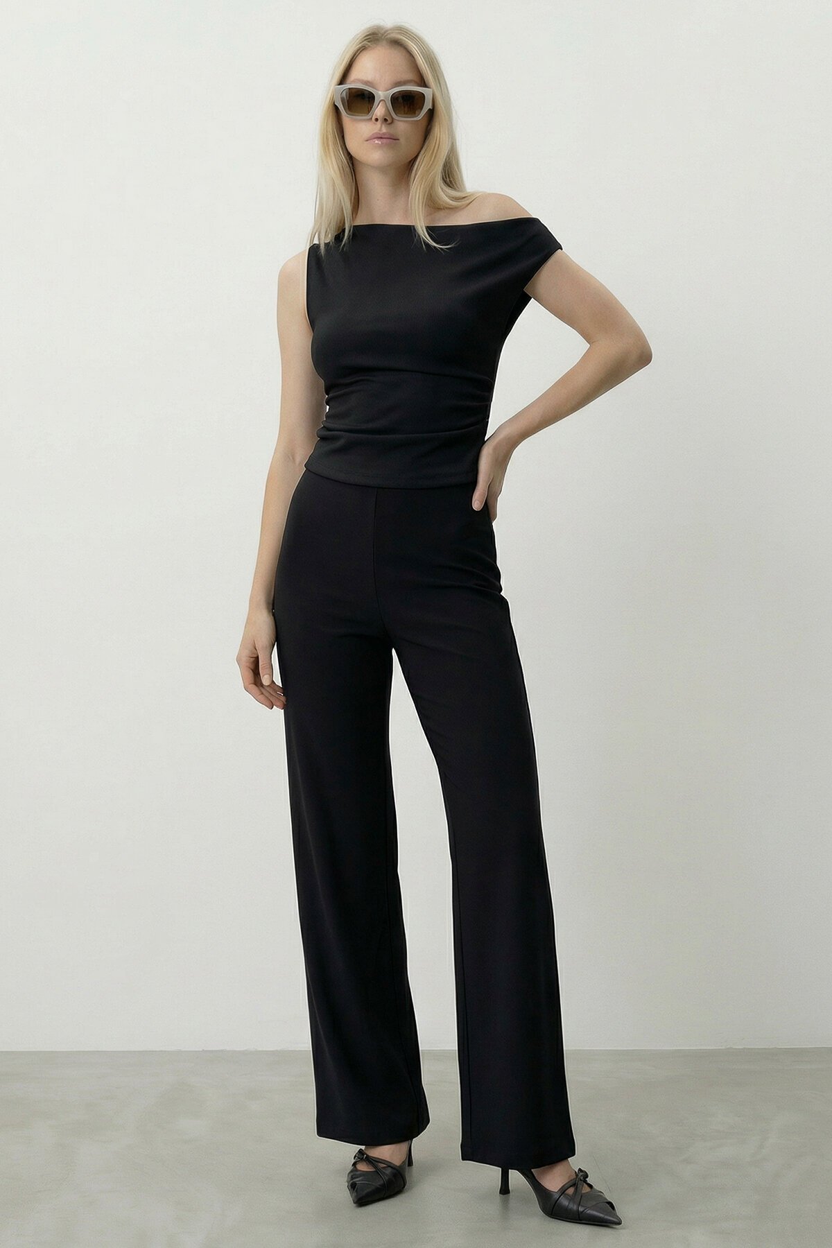 Tek Omuz Düz Kesim Bluz Ve Pantolon Takım