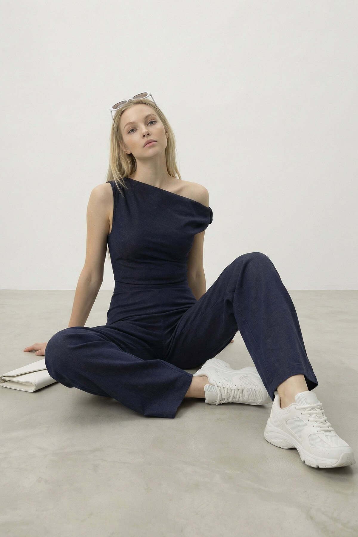 Tek Omuz Düz Kesim Bluz Ve Pantolon Takım