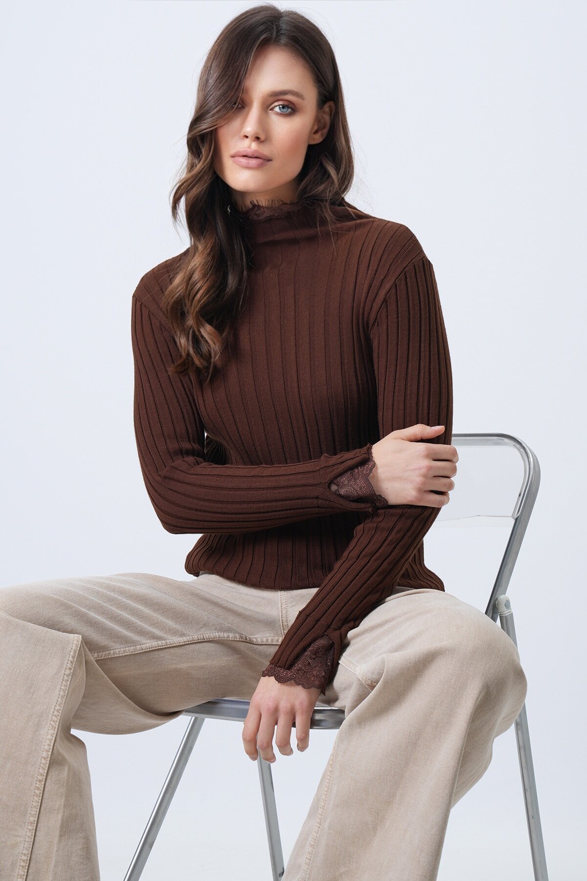 Tül Detaylı Dik Yaka Fitilli Triko Kazak