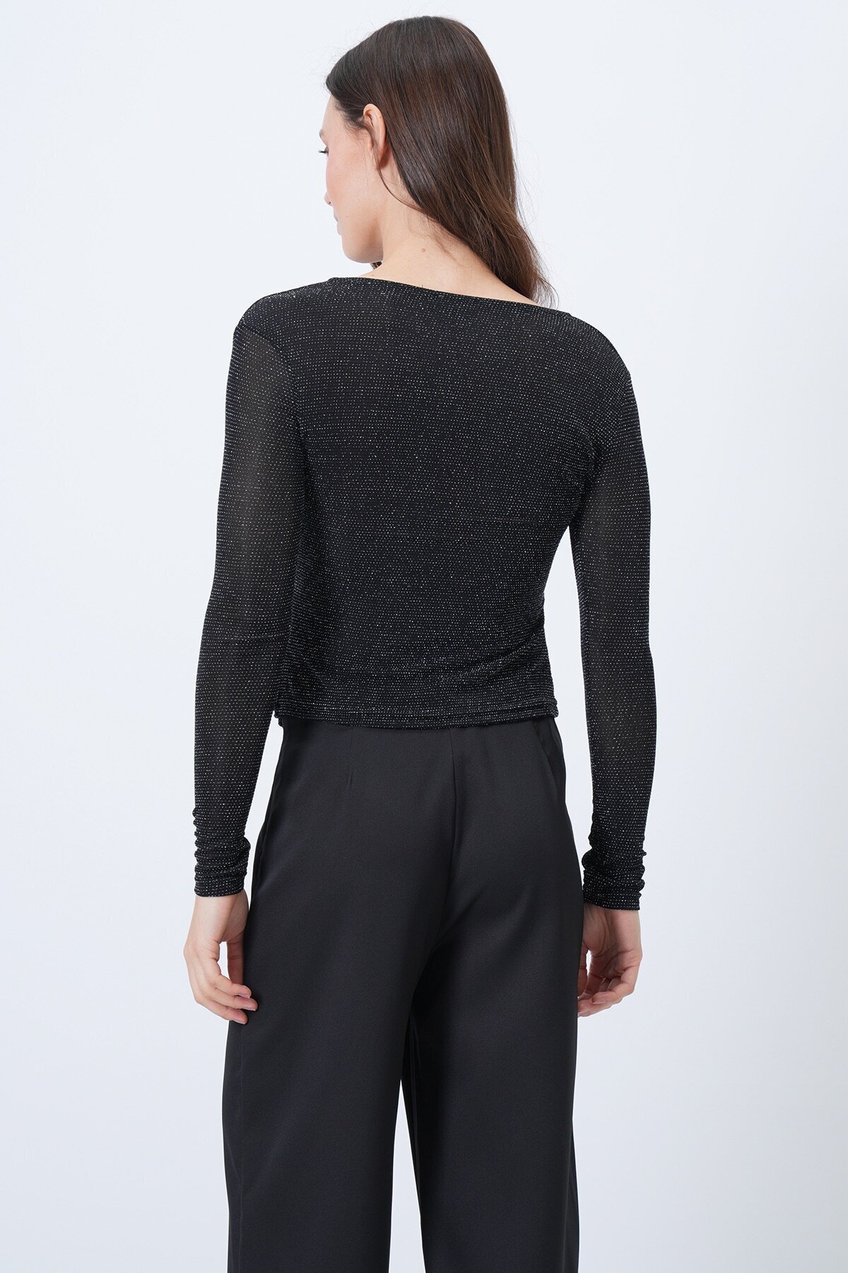 Tül Detaylı Simli Tokalı V Yaka Bluz