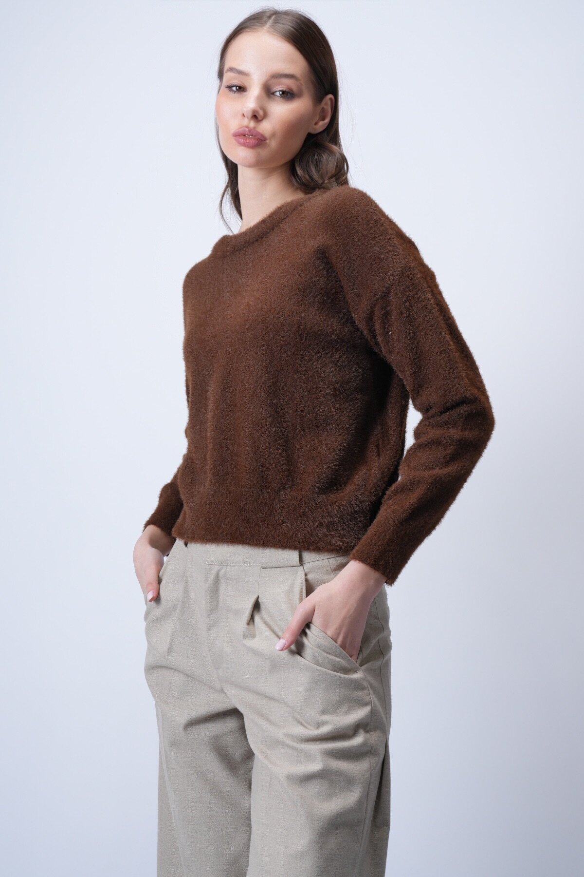 Kahverengi Tüylü Triko Kazak