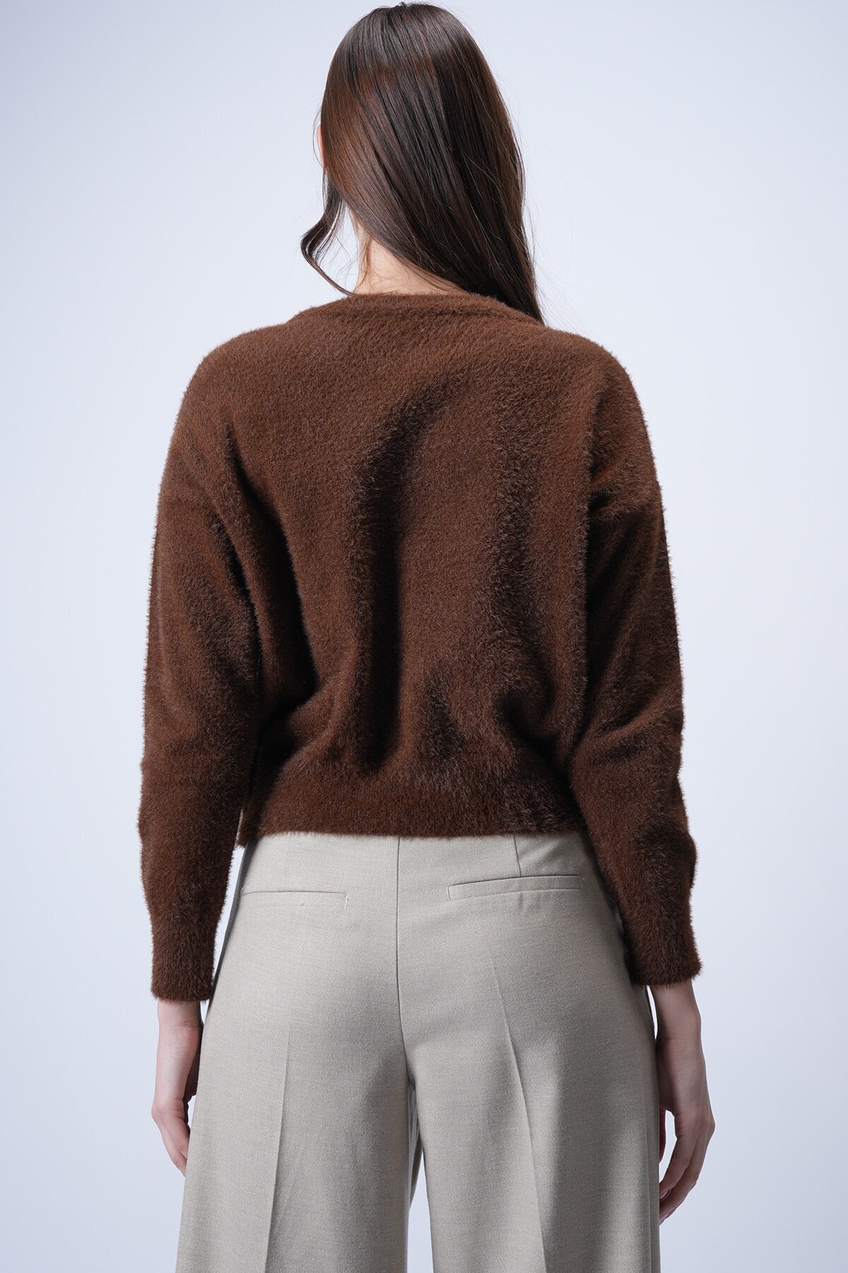 Kahverengi Tüylü Triko Kazak