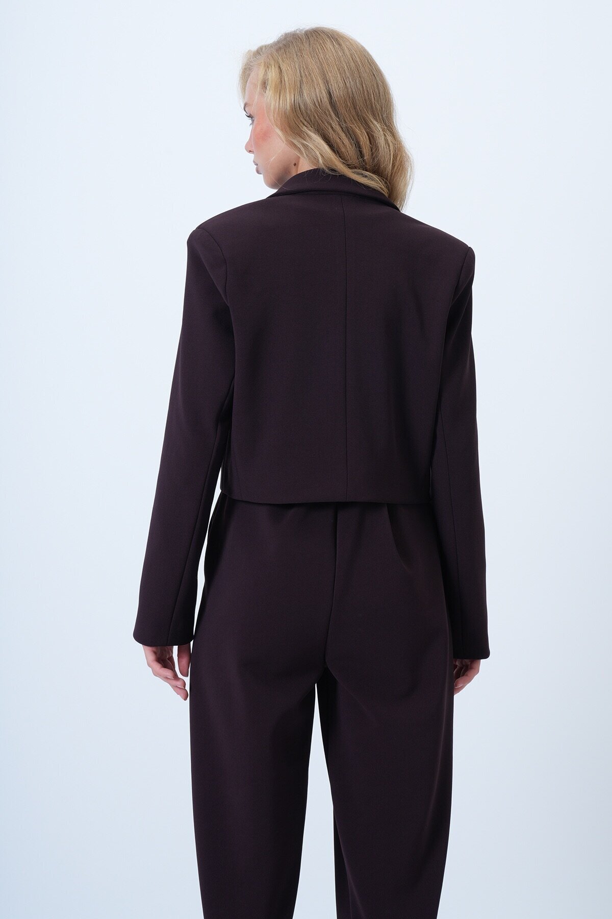 Yaka Detaylı İçi Astarlı Kalın Crop Ceket