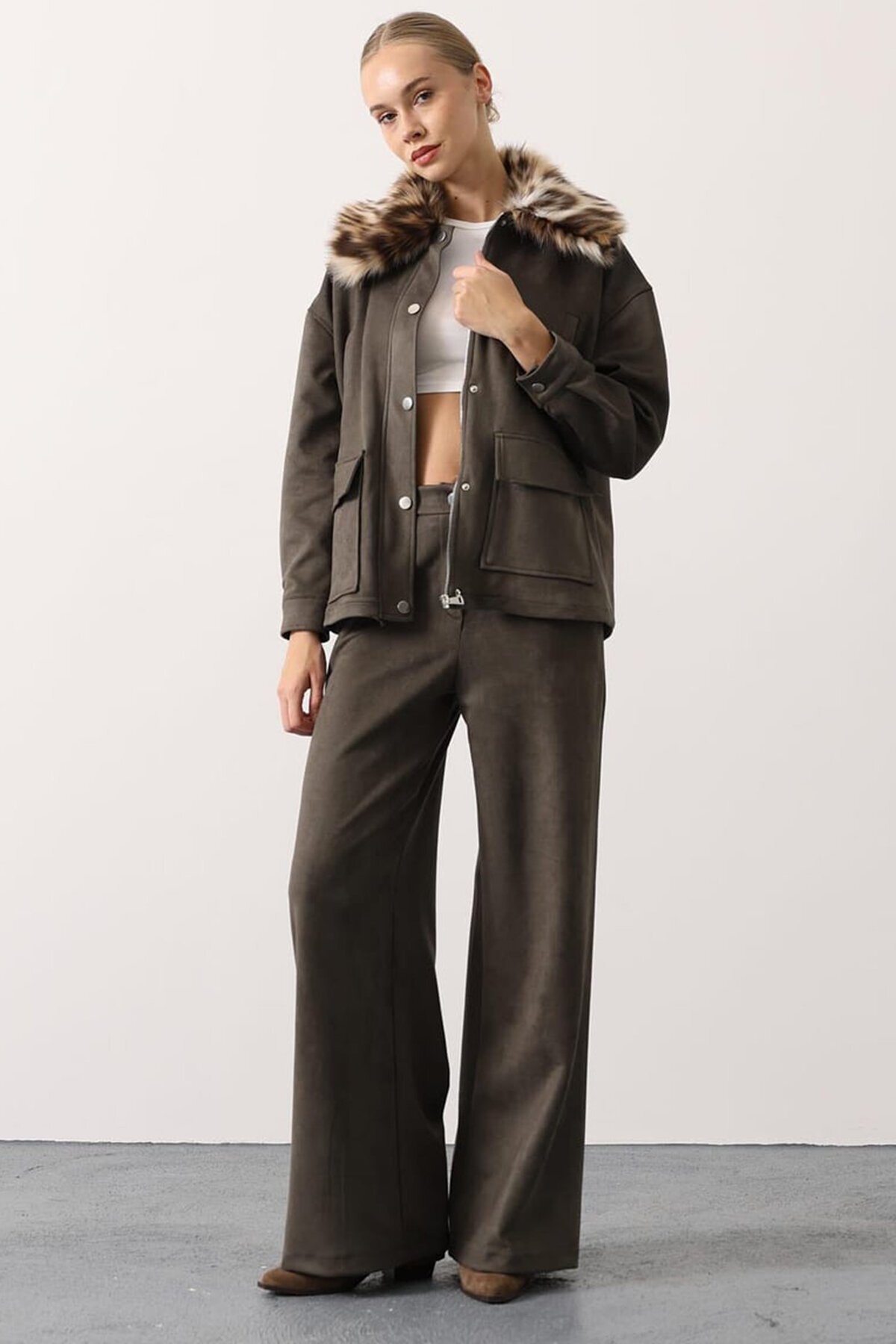 Yakası Kürklü Çift Cepli Astarlı Ceket Ve Palazzo Pantolon Süet Takım