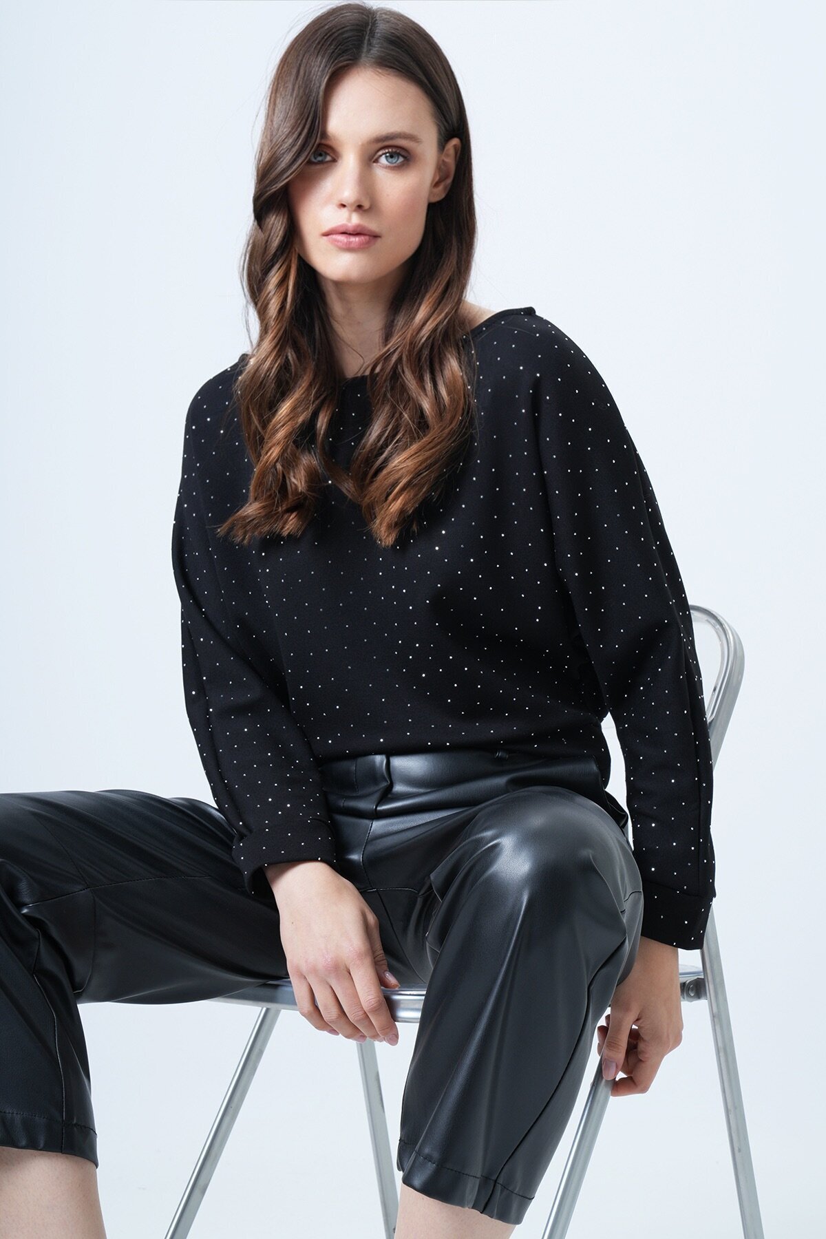 Yarasa Kol Taş Detaylı Kayık Yaka Bluz