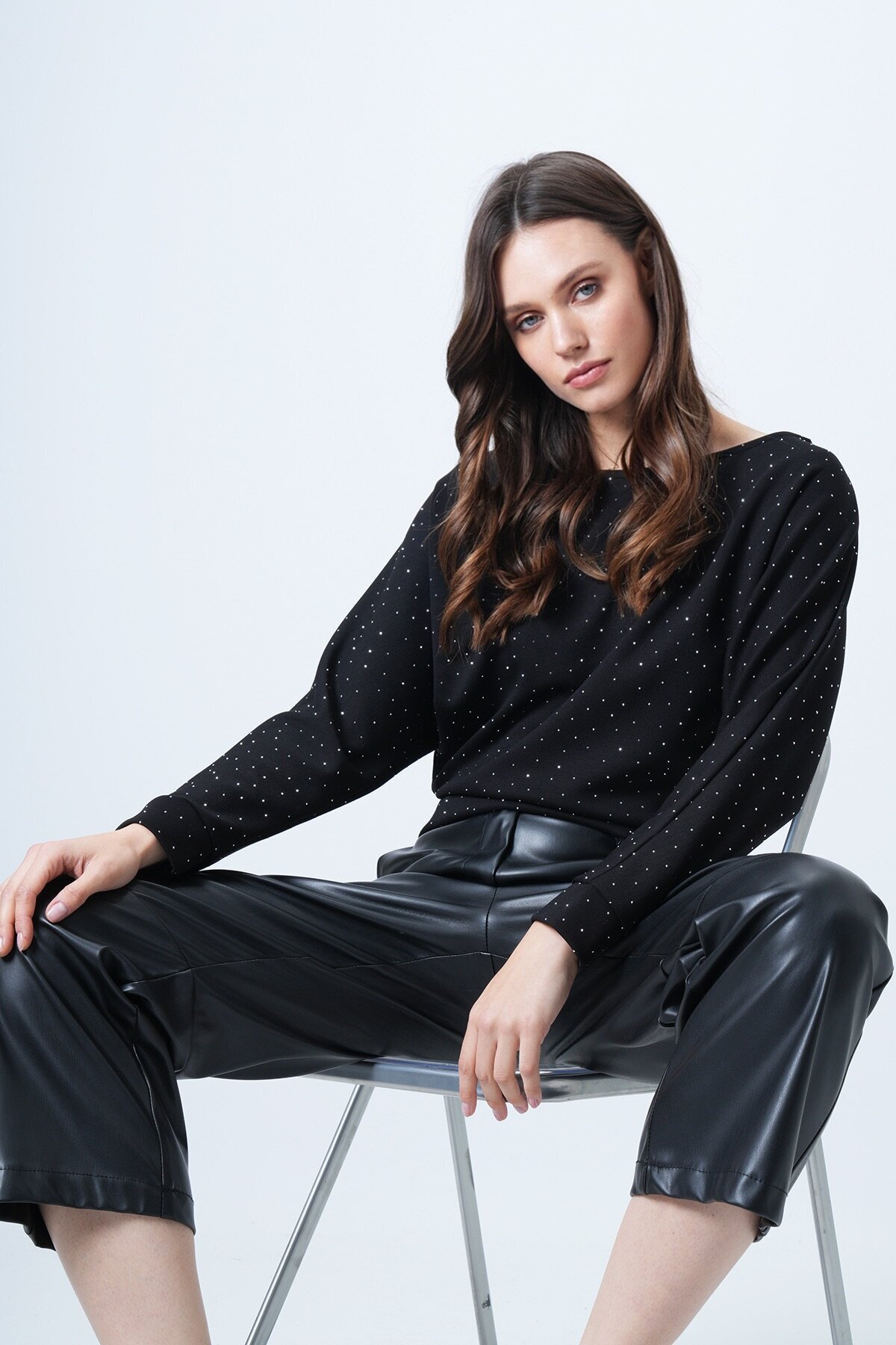 Yarasa Kol Taş Detaylı Kayık Yaka Bluz