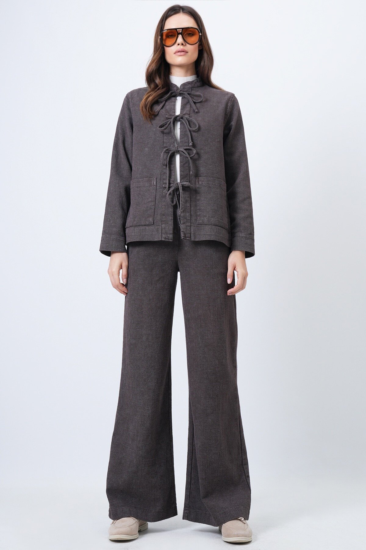 Yıkamalı Bağlama Detaylı Ceket ve Geniş Paça Pantolon Takım