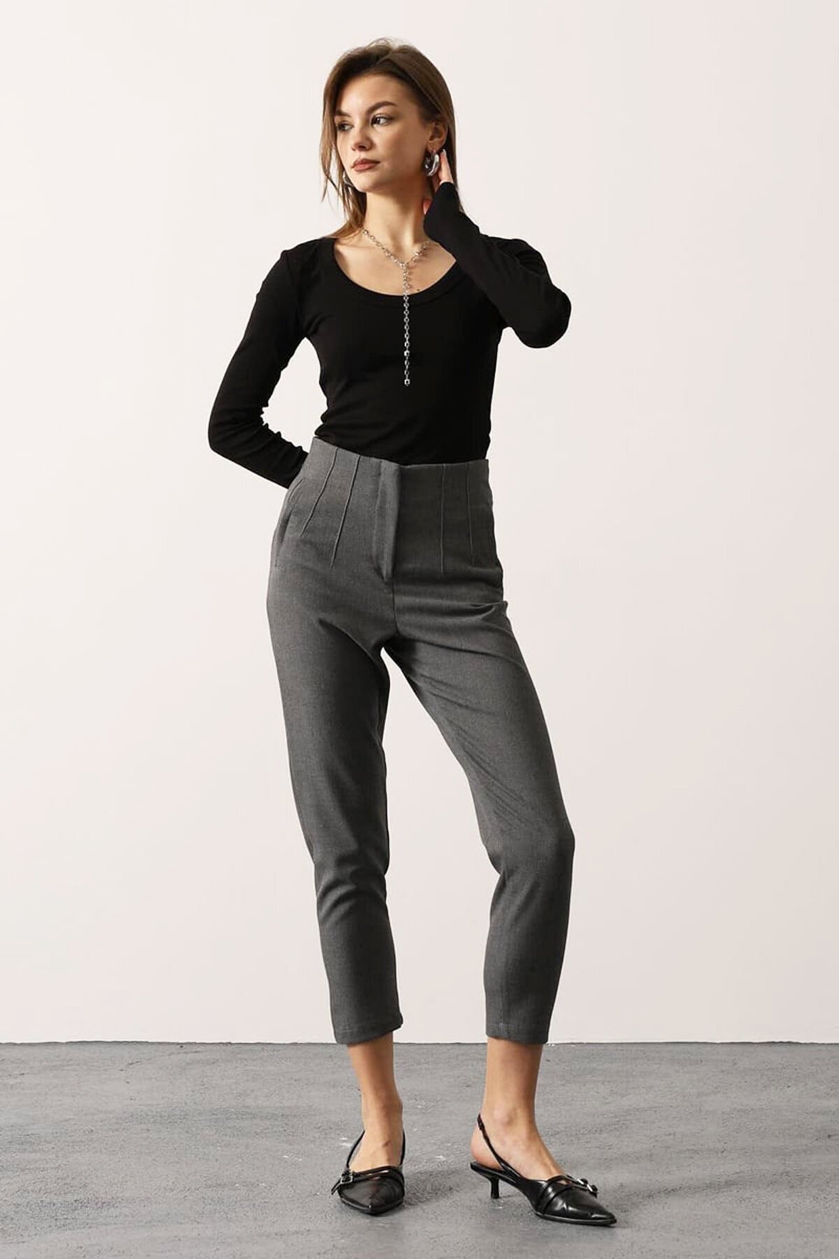 Yüksek Bel Dikiş Detaylı Dar Paça Pantolon