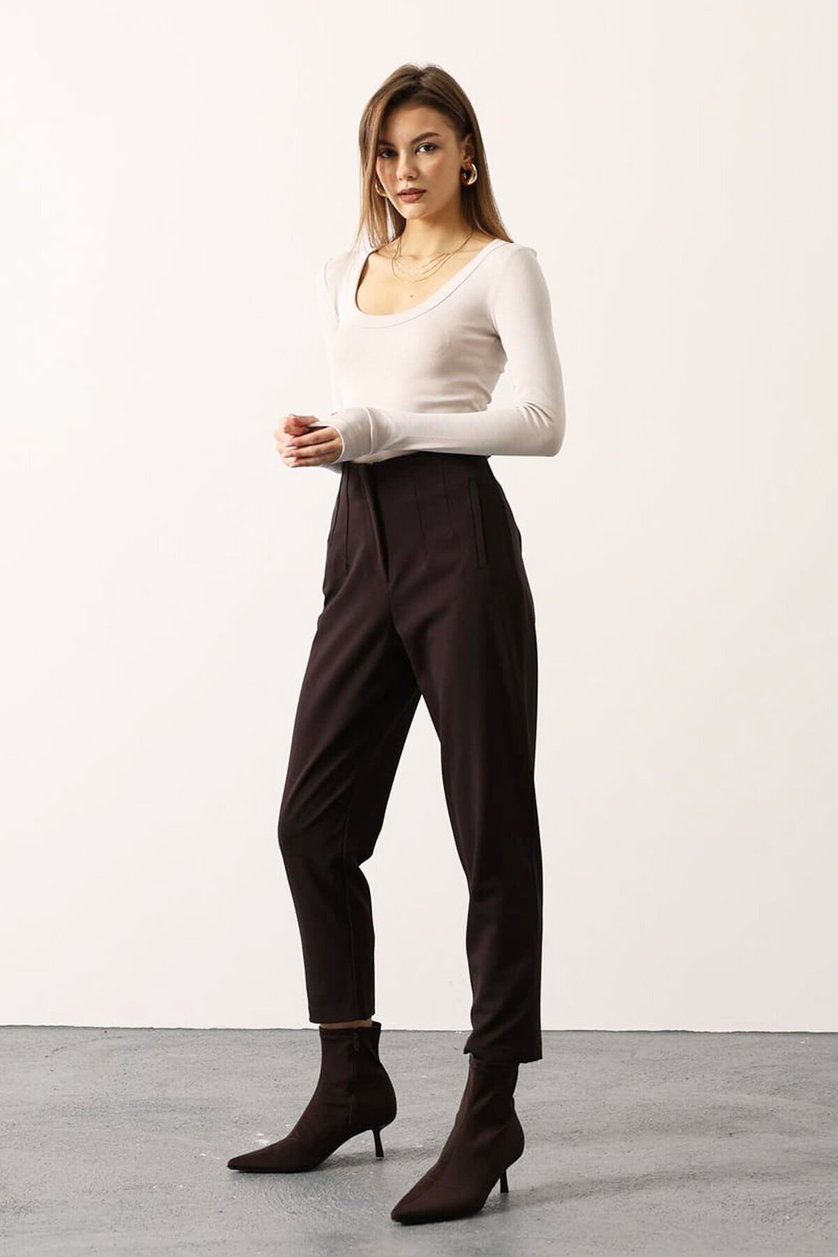 Yüksek Bel Dikiş Detaylı Dar Paça Pantolon