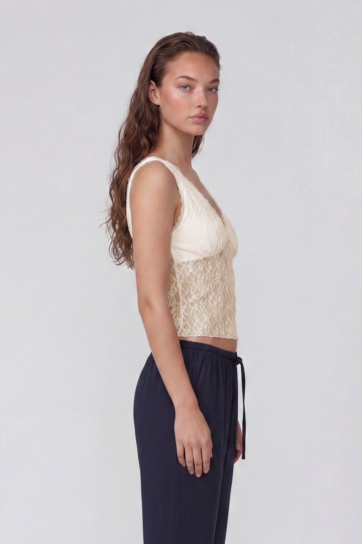 Arka Ön V Yaka Crop Sütyen Kısmı Astarlı Dantel Bluz