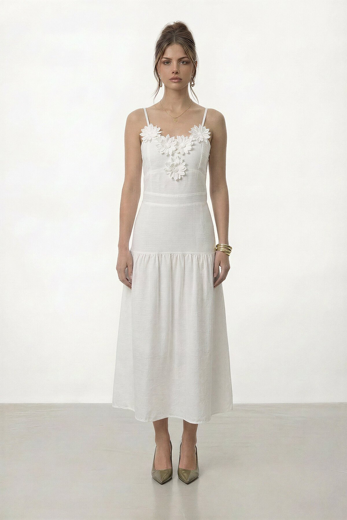 Askılı Çiçek Aplikeli Midi Elbise