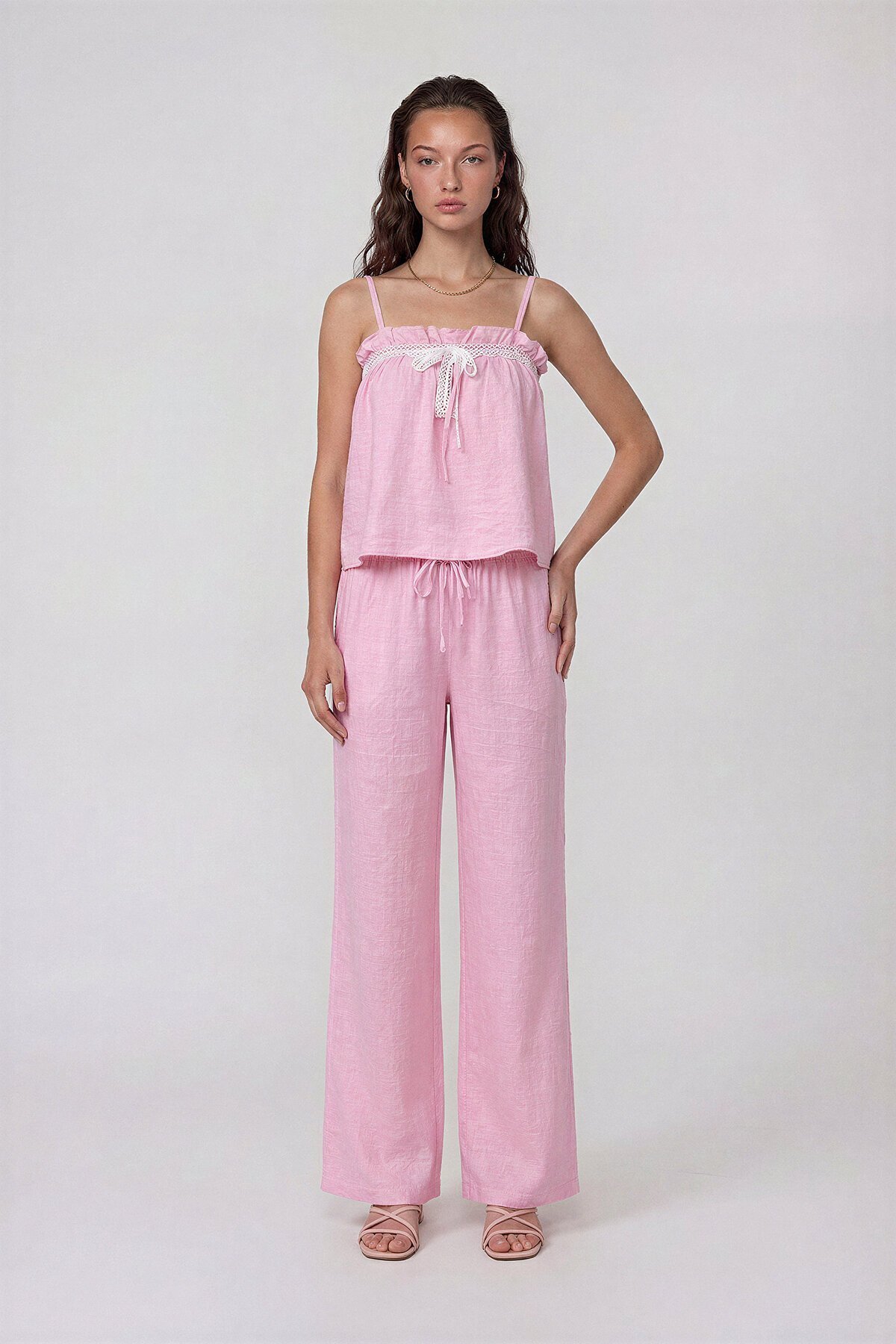 Askılı Dantel Detaylı Bluz Ve Pantolon Takım