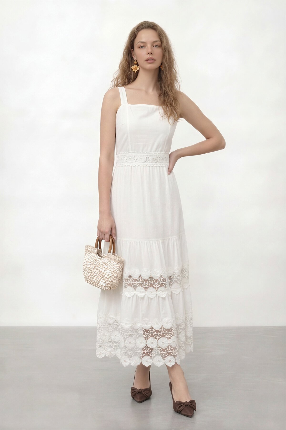 Askılı Kare Yaka Dantel Detaylı Midi Elbise