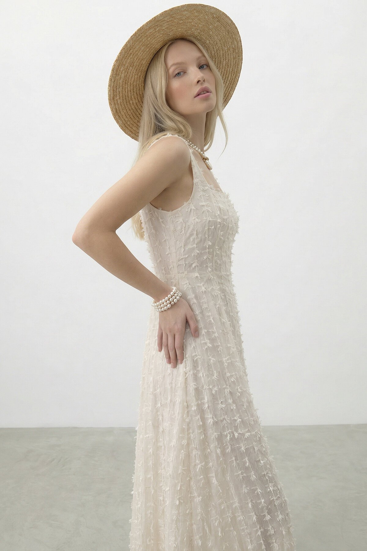 Askılı Kare Yaka Uzun Elbise