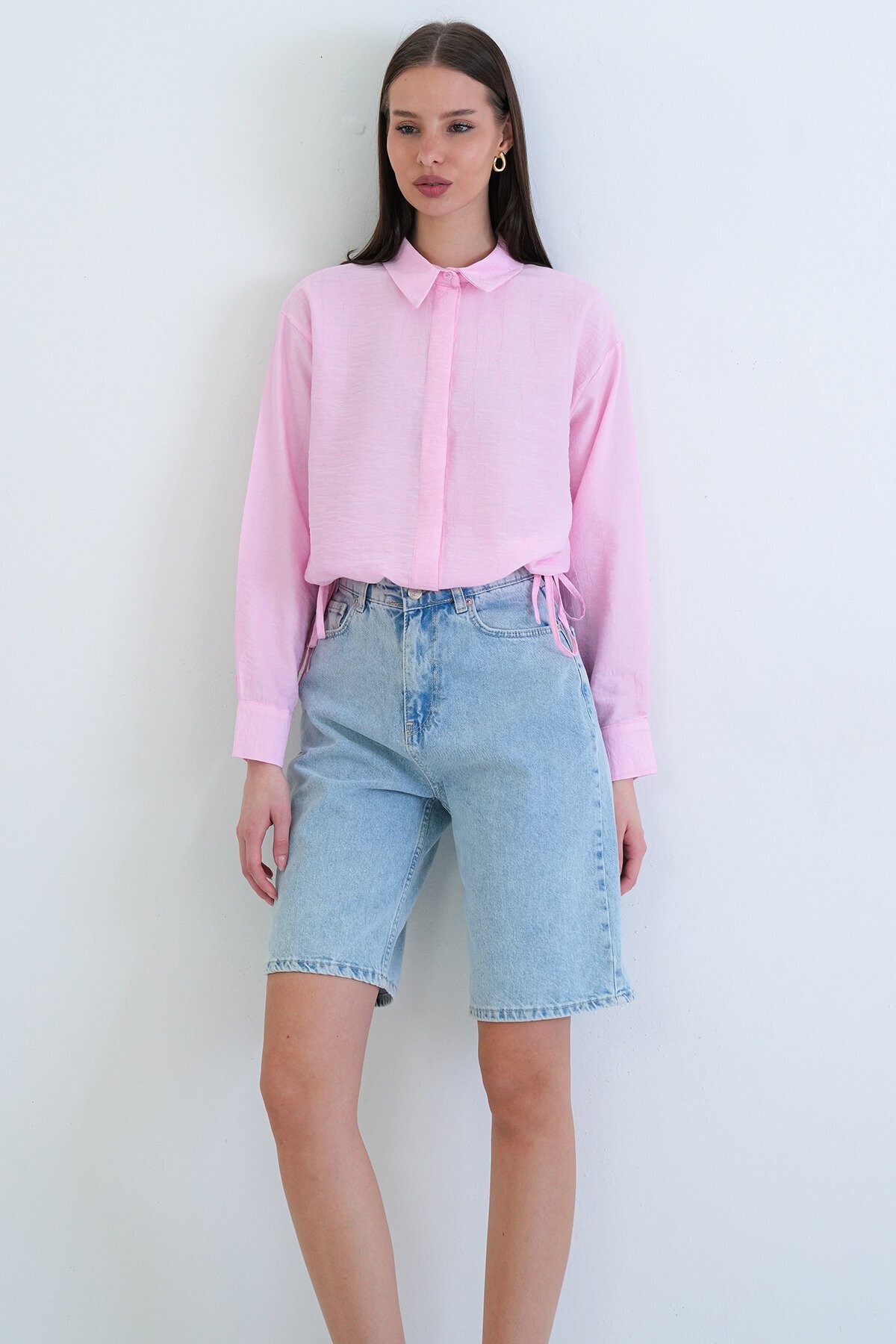 Bağcık Detaylı Gömlek Yaka Bluz