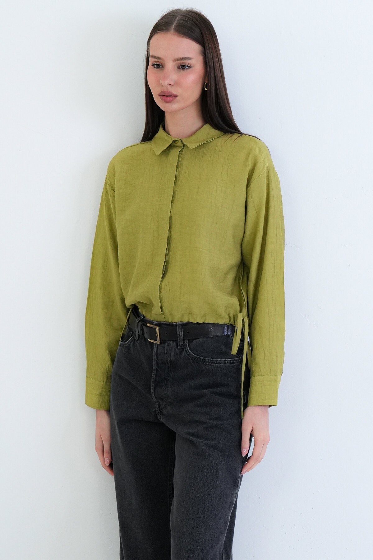 Bağcık Detaylı Gömlek Yaka Bluz