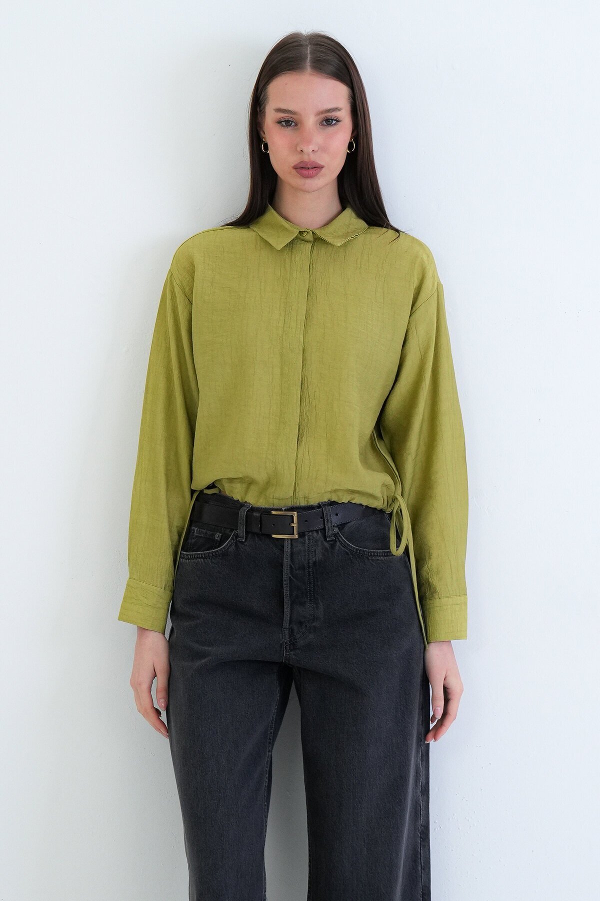 Bağcık Detaylı Gömlek Yaka Bluz