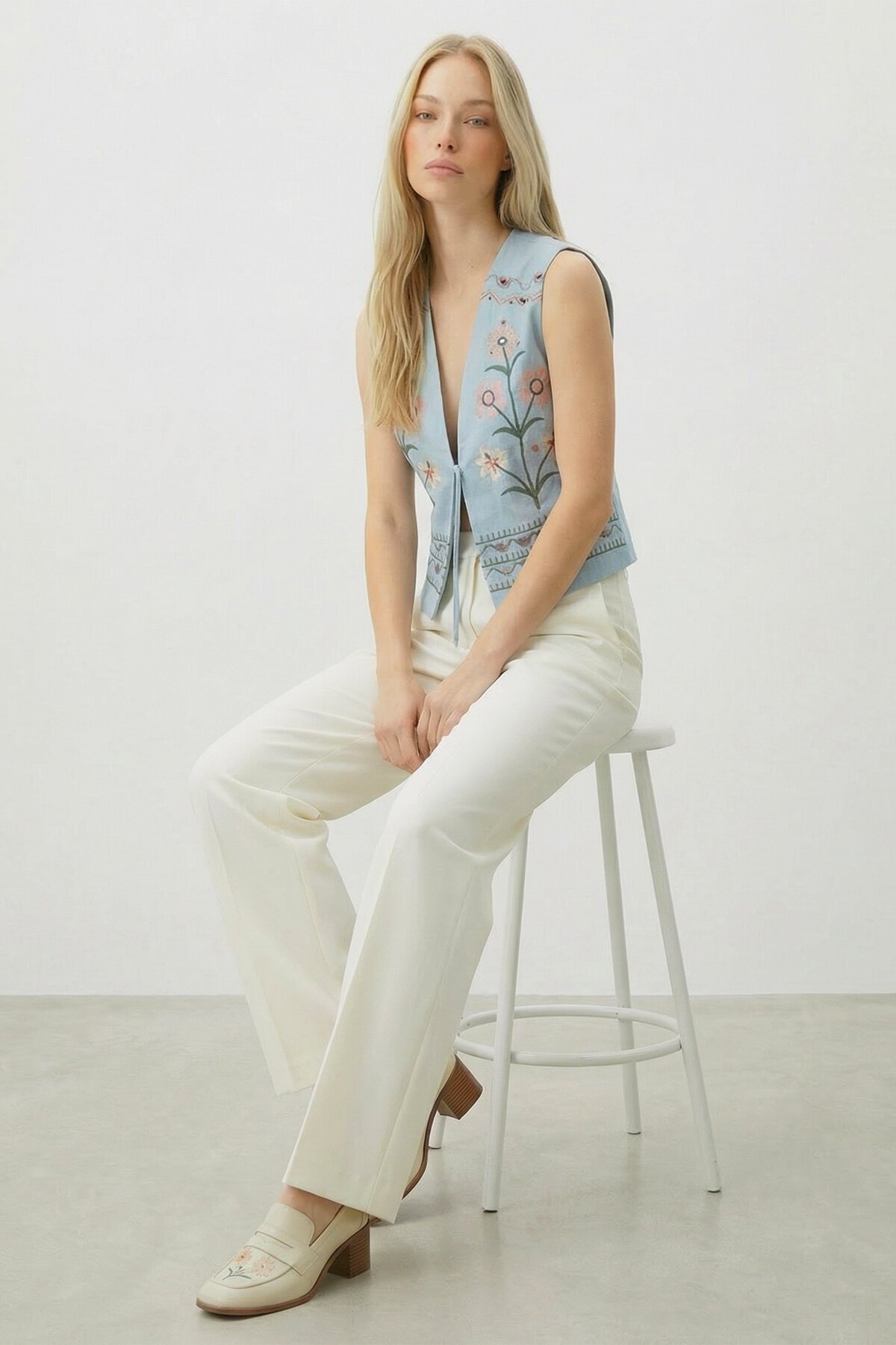 Bebe Mavi Nakışlı Bağcık Detaylı Tasarım Ham Keten Yelek