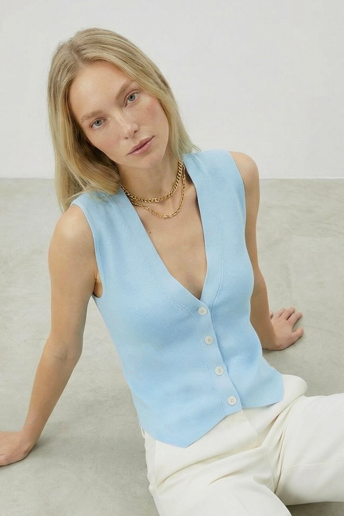 Bebe Mavi V Yaka Düğmeli Yazlık Triko Yelek