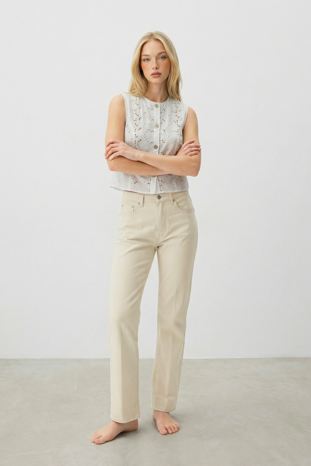 Beyaz Bisiklet Yaka Güpür Yelek