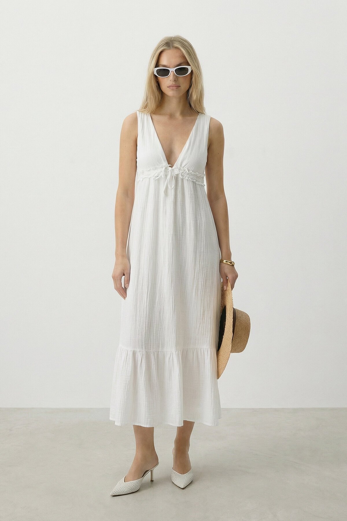 Beyaz V Yaka Fırfır Detaylı Astarlı Müslin Elbise