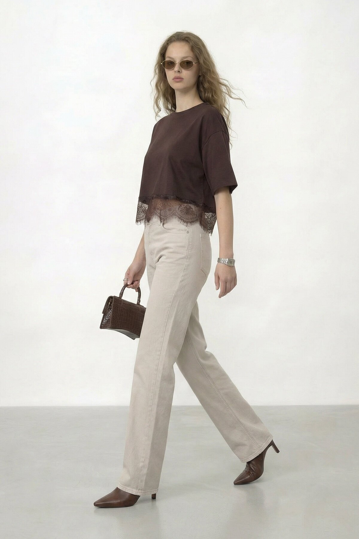 Bisiklet Yaka Dantel Detaylı Crop T-Shirt