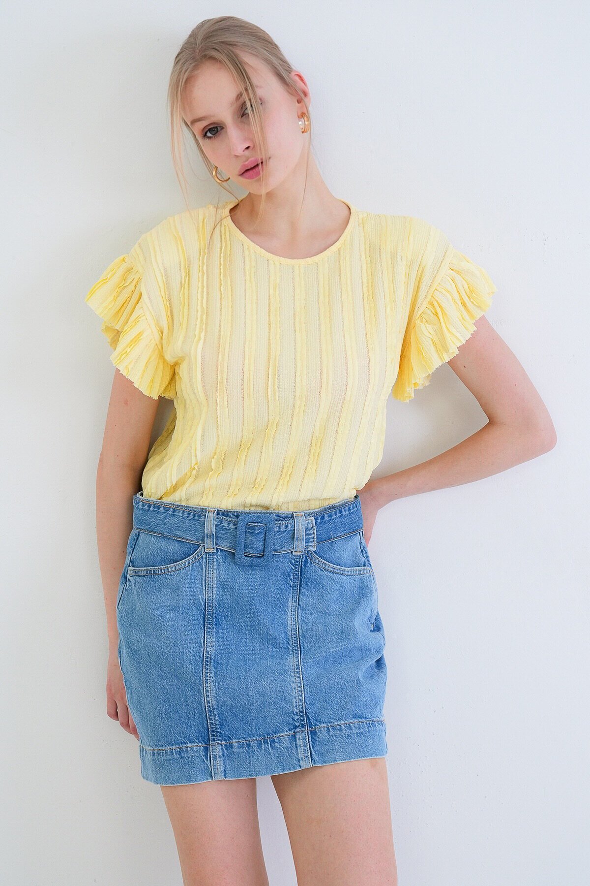 Bisiklet Yaka Kolları Fırfırlı Örme Bluz