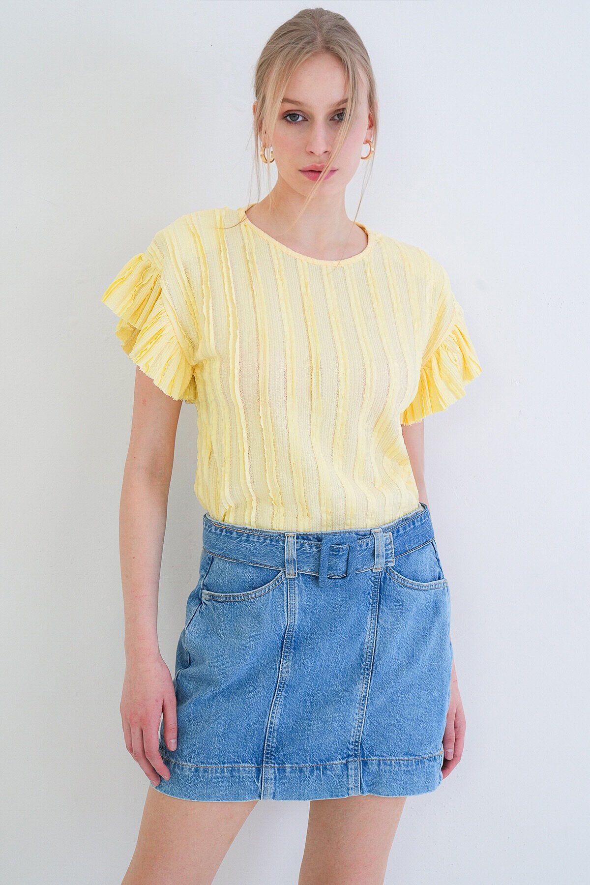 Bisiklet Yaka Kolları Fırfırlı Örme Bluz