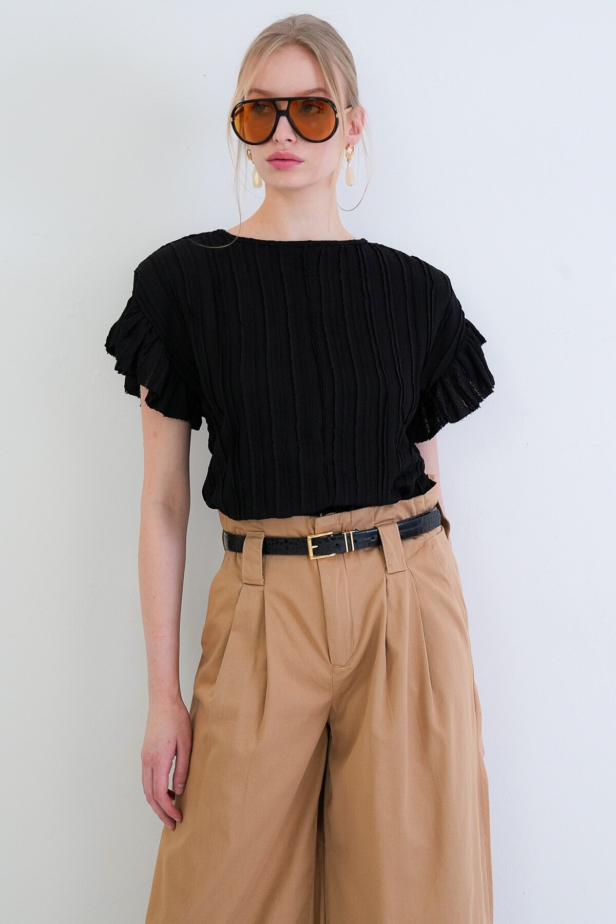 Bisiklet Yaka Kolları Fırfırlı Örme Bluz