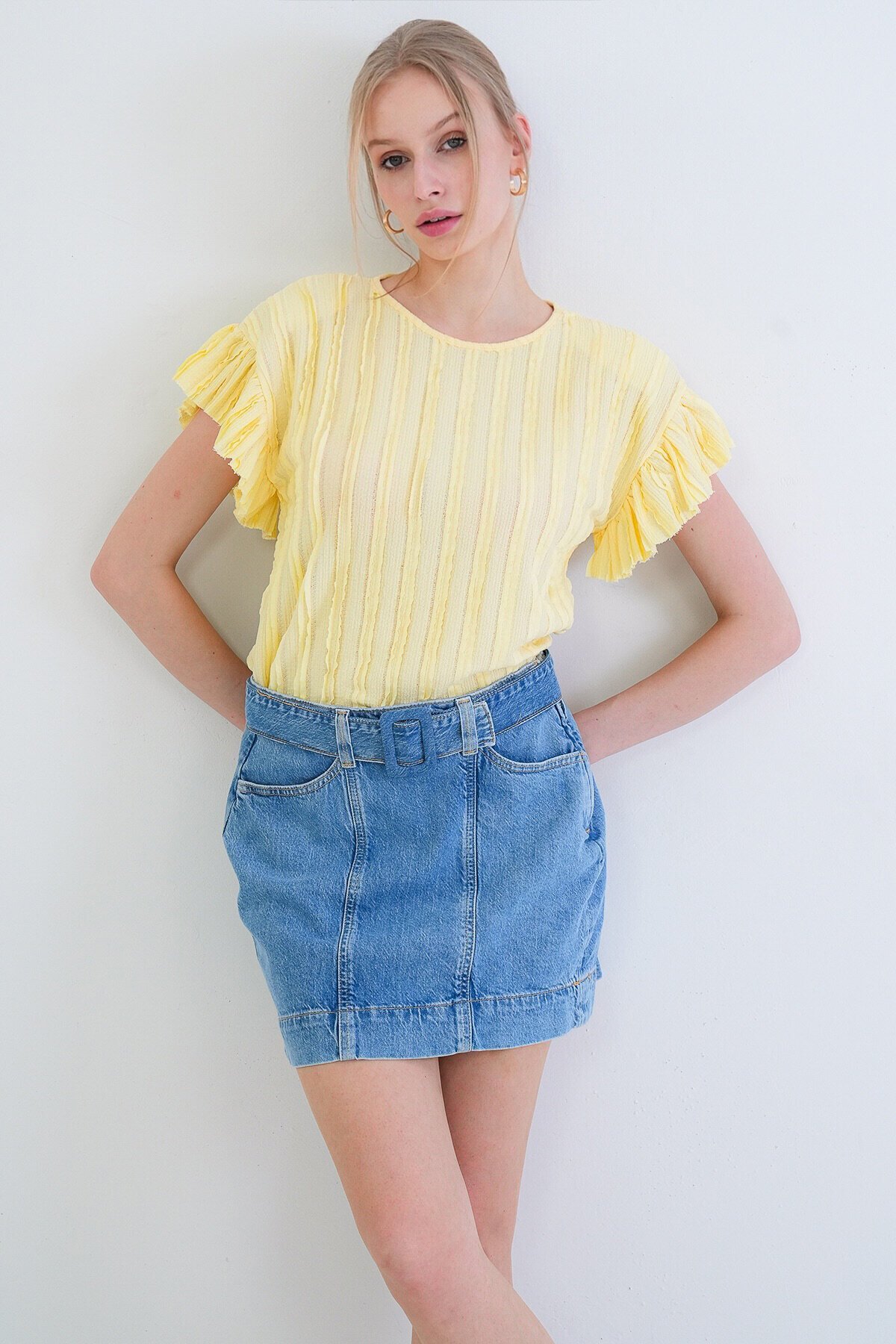 Bisiklet Yaka Kolları Fırfırlı Örme Bluz