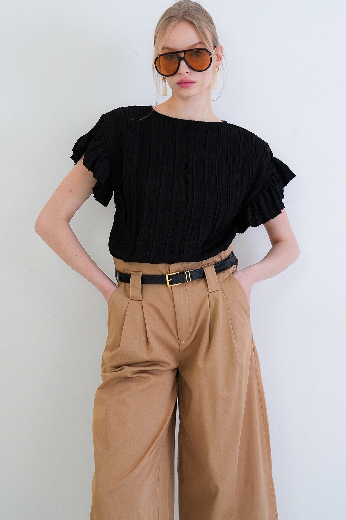 Bisiklet Yaka Kolları Fırfırlı Örme Bluz