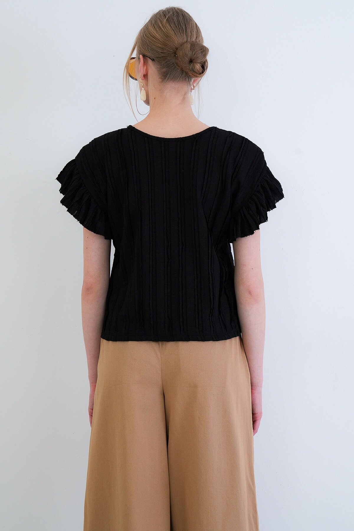 Bisiklet Yaka Kolları Fırfırlı Örme Bluz