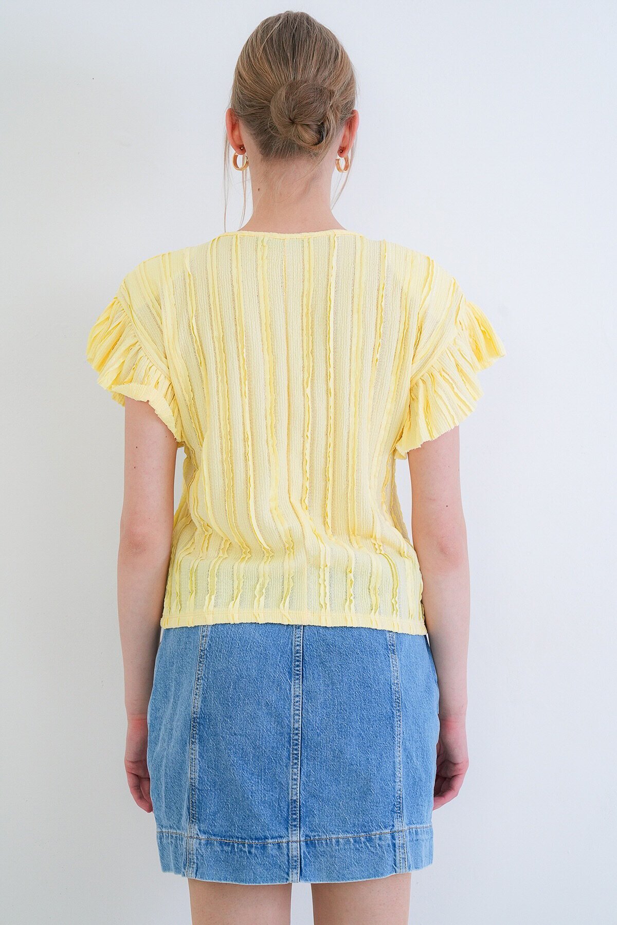 Bisiklet Yaka Kolları Fırfırlı Örme Bluz