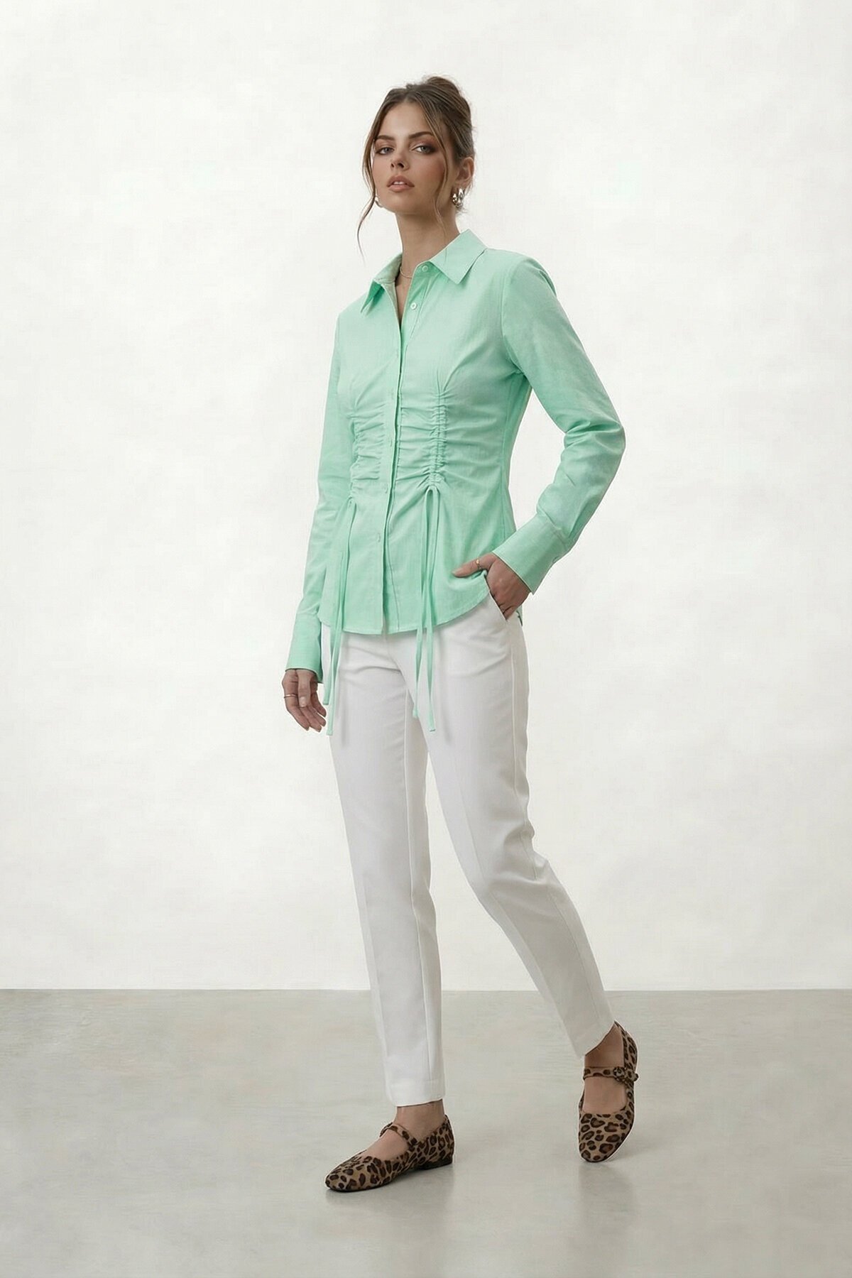 Büzgü Detaylı Ön Bağlamalı Gömlek