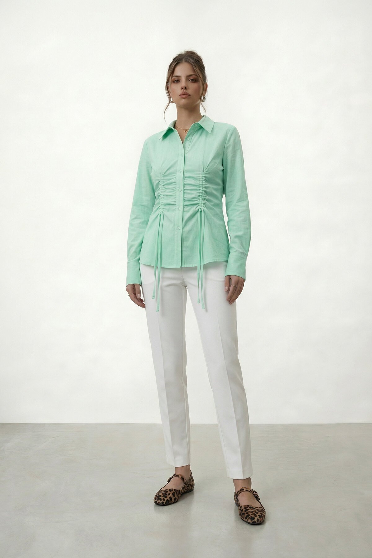 Büzgü Detaylı Ön Bağlamalı Gömlek