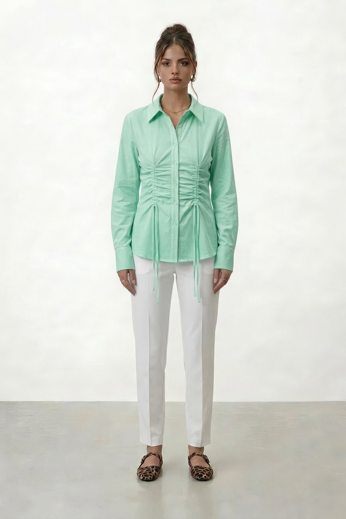 Büzgü Detaylı Ön Bağlamalı Gömlek