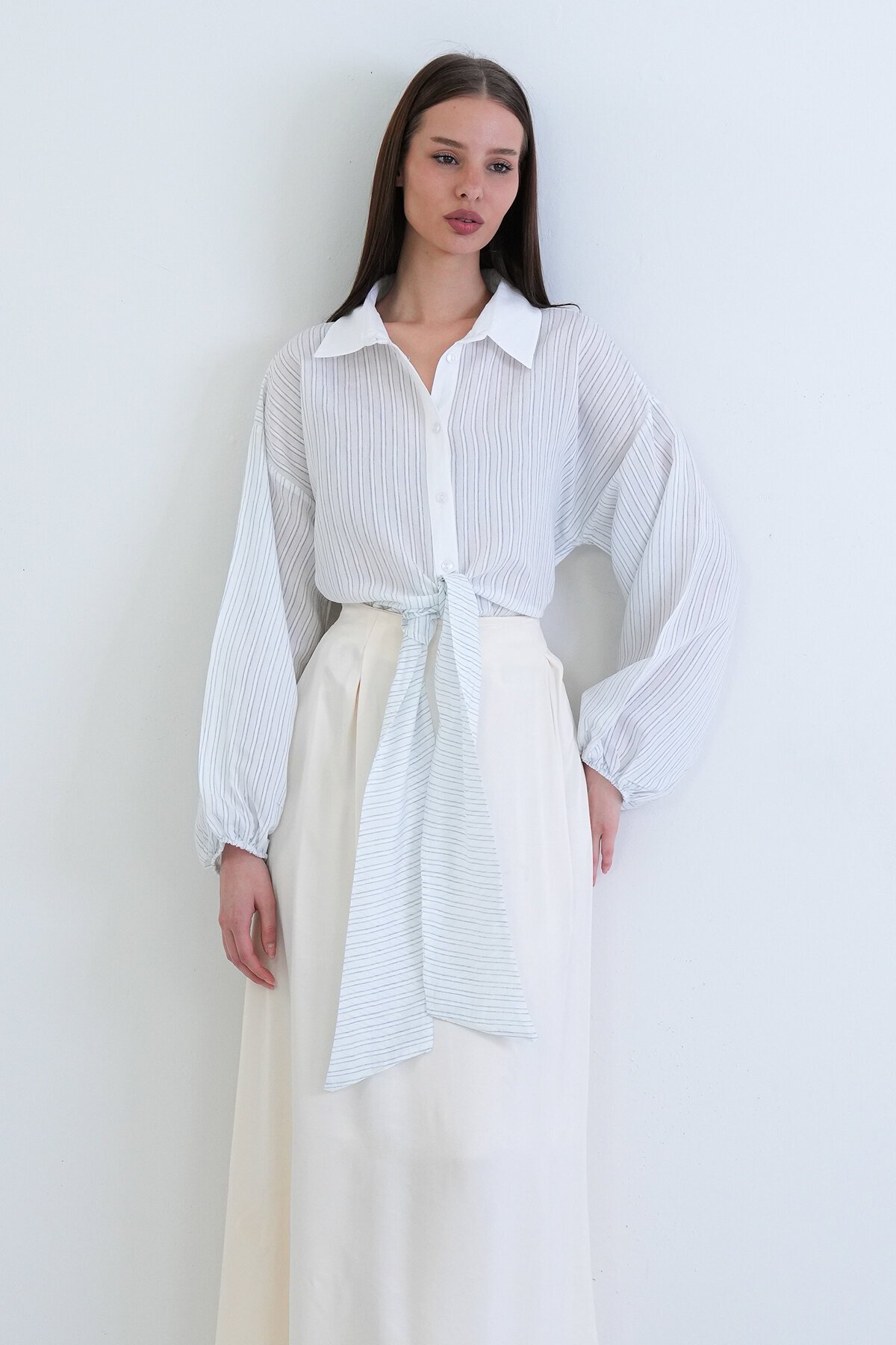 Çizgili Bağlama Detaylı Gömlek